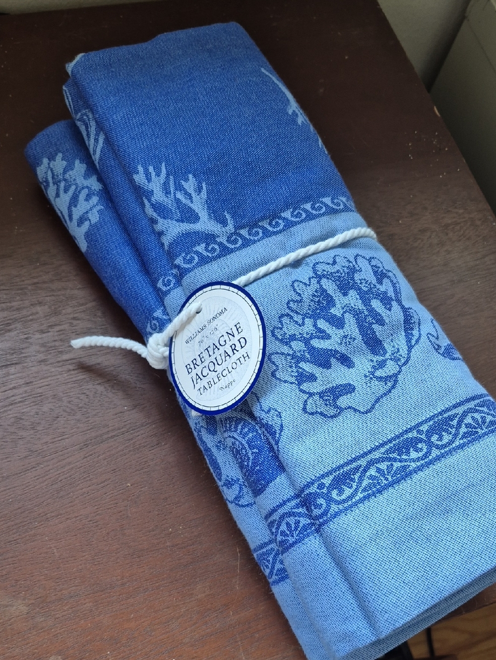 Williams-Sonoma Blue Floral Jacquard Tablecloth 70x126